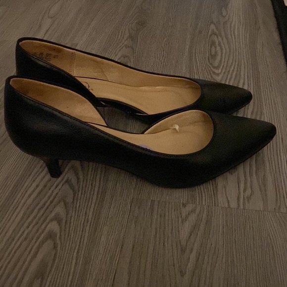 Black pump heels - Picture 2 of 2